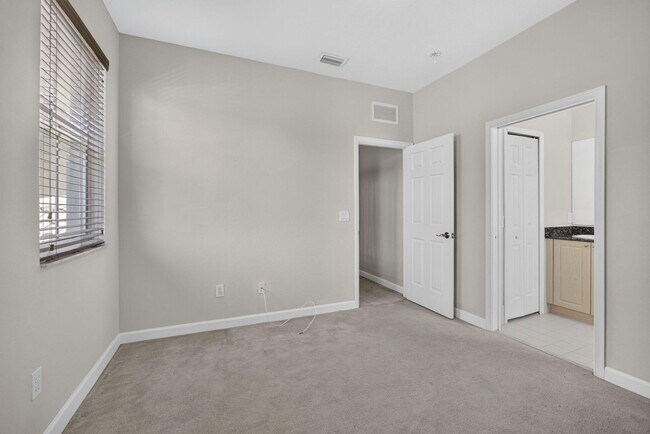 Building Photo - 10671 Old Hammock Wy