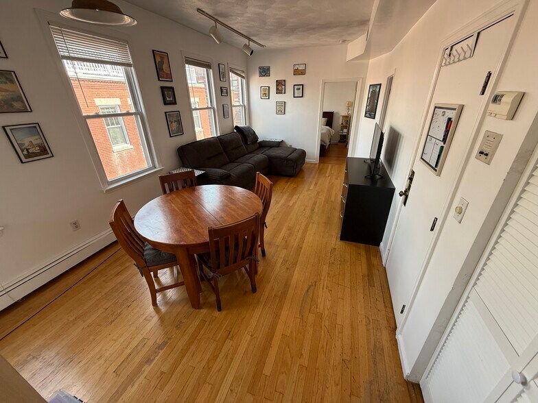 Building Photo - 25 Hanover Ave