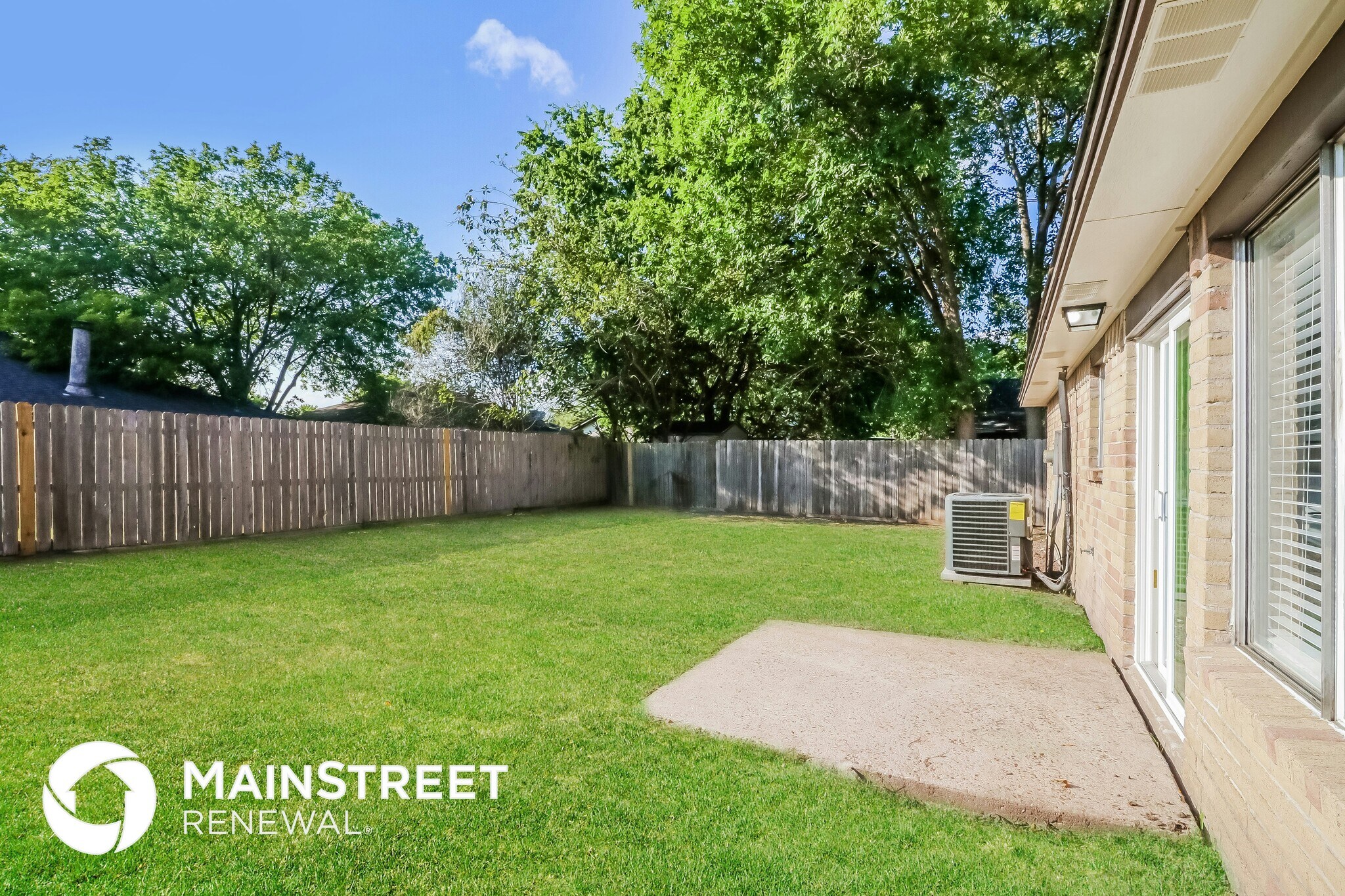 Building Photo - 15830 Gatebriar Dr