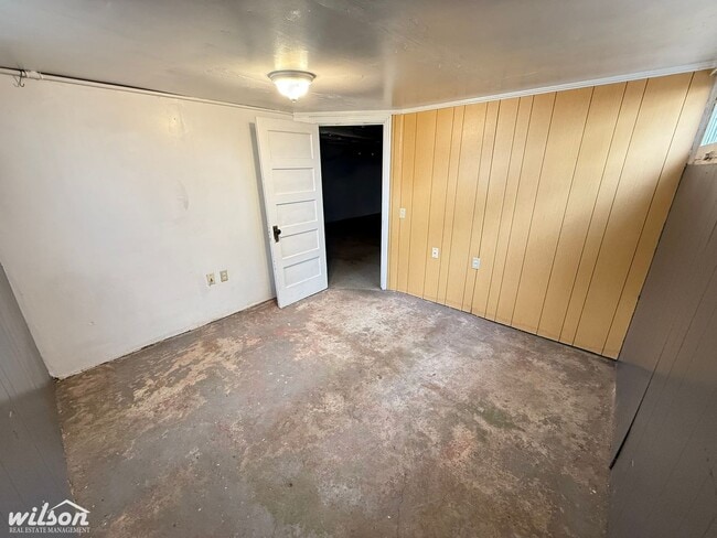 Building Photo - 211 S 16th Ave