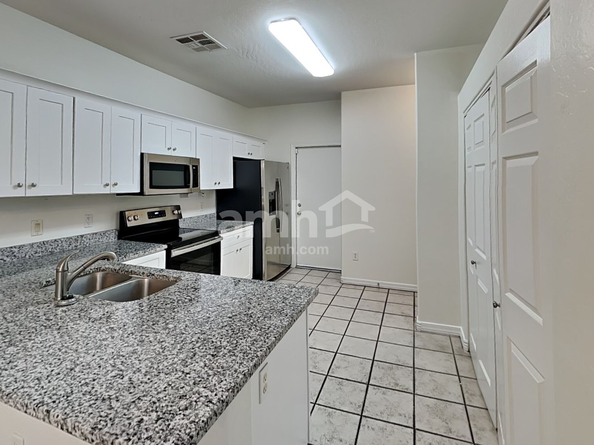 Building Photo - 2030 S 87th St