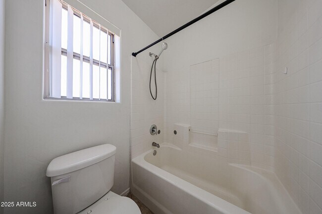 Building Photo - 453 N 105th Pl