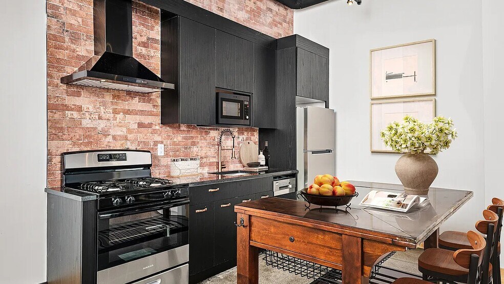 Building Photo - 255 18th St