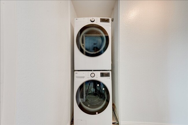 Building Photo - 10878 Aderman Ave