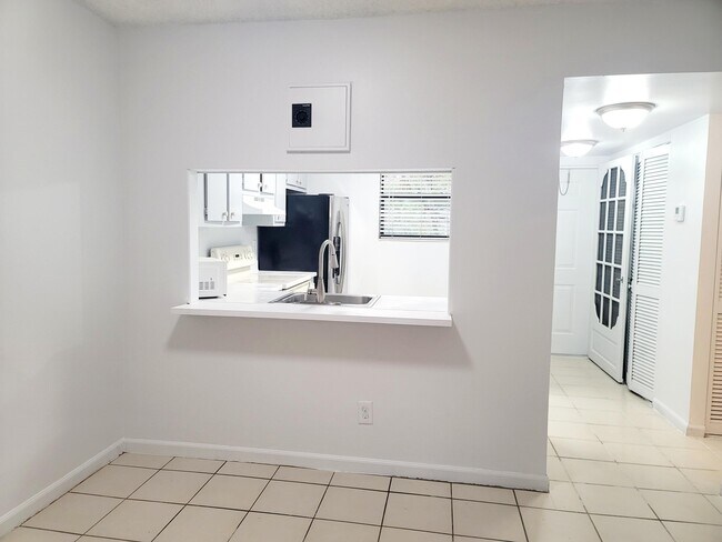 Building Photo - 15702 E Waterside Cir