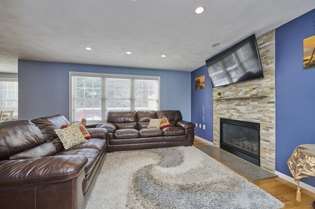 Building Photo - 27 Cranberry Ln