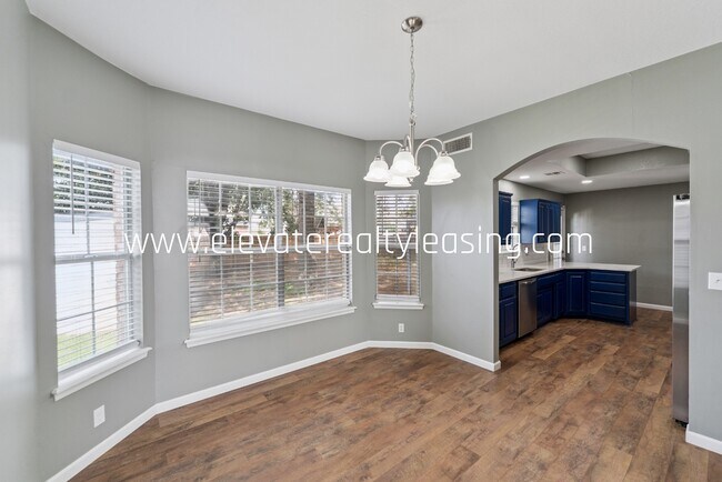 Building Photo - 1504 N Willow Ave