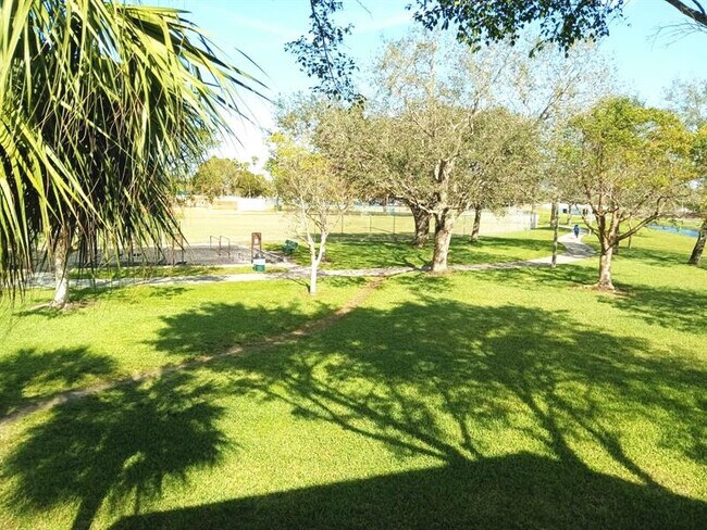 Building Photo - 1055 Coral Club Dr