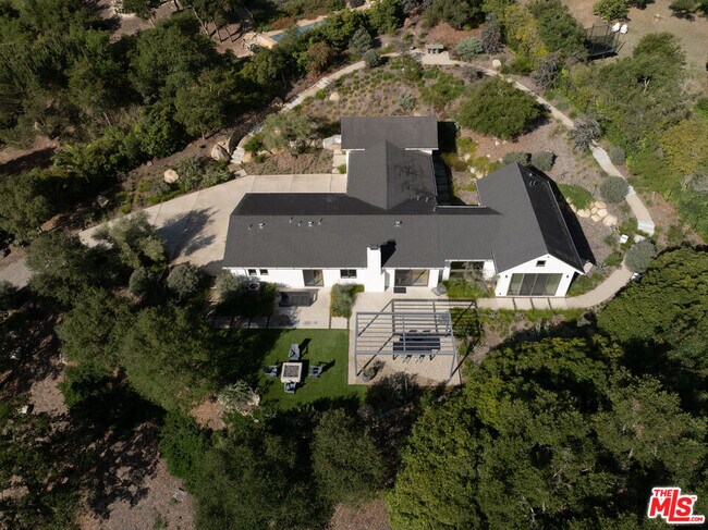Building Photo - 3155 Eucalyptus Hill Rd