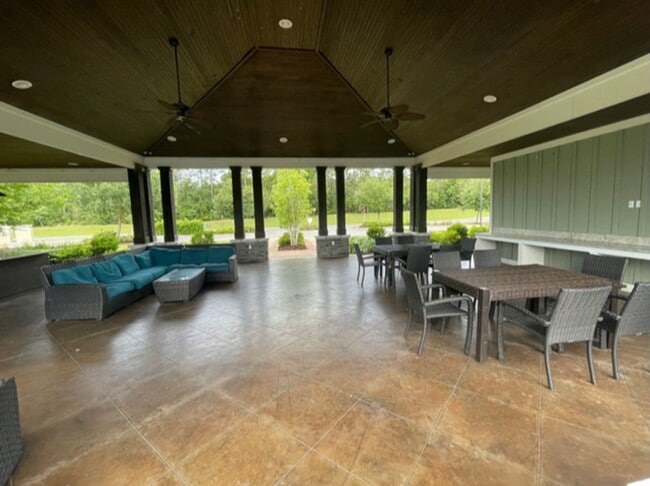 Building Photo - Beautiful 4/2/2 newer home for rent w/ community pool, playground, picnic area!