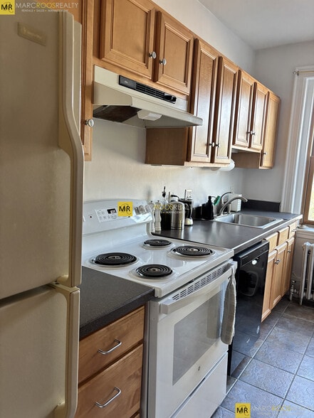 Building Photo - 52 Strathmore Rd