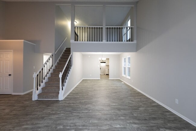 Building Photo - 3 bed 2.5 bath 2 story 2 car attached gara...
