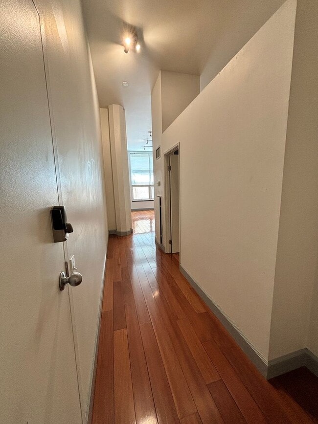 Building Photo - Historic Downtown Loft with Vaulted Ceilings | Walk to LoDo & Union Station! Available Now!!