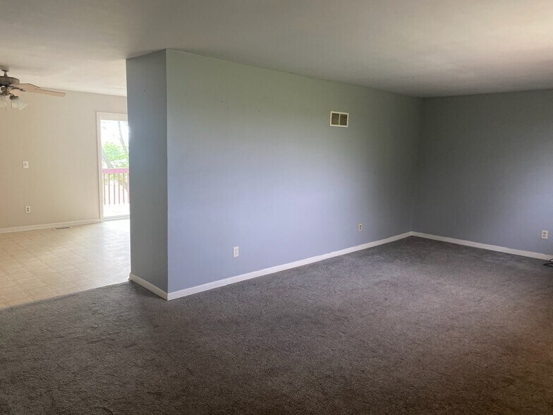 Building Photo - 103 Abens Ave