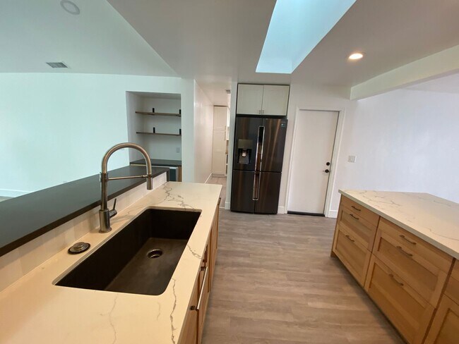 Building Photo - 4 Bedroom 3 Bath + Office / 5th Bedroom Ho...
