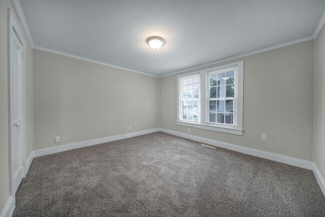Building Photo - 307 Rice St