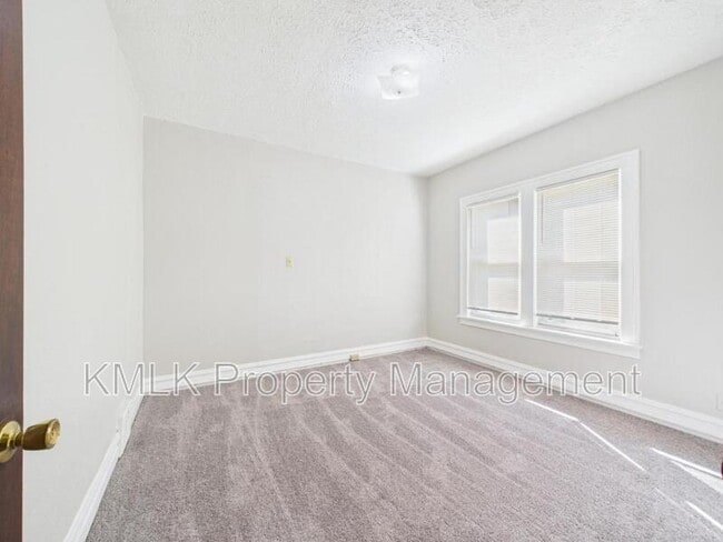 Building Photo - 533 Gage St