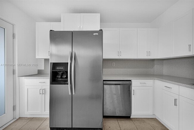 Building Photo - 1075 NE Miami Gardens Dr