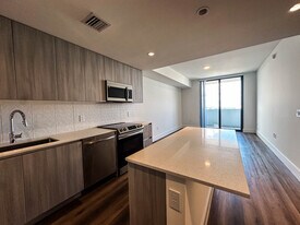 Building Photo - 2700 SW 29th Ave