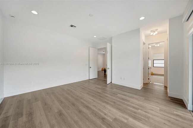 Building Photo - 1454 NW 23rd St
