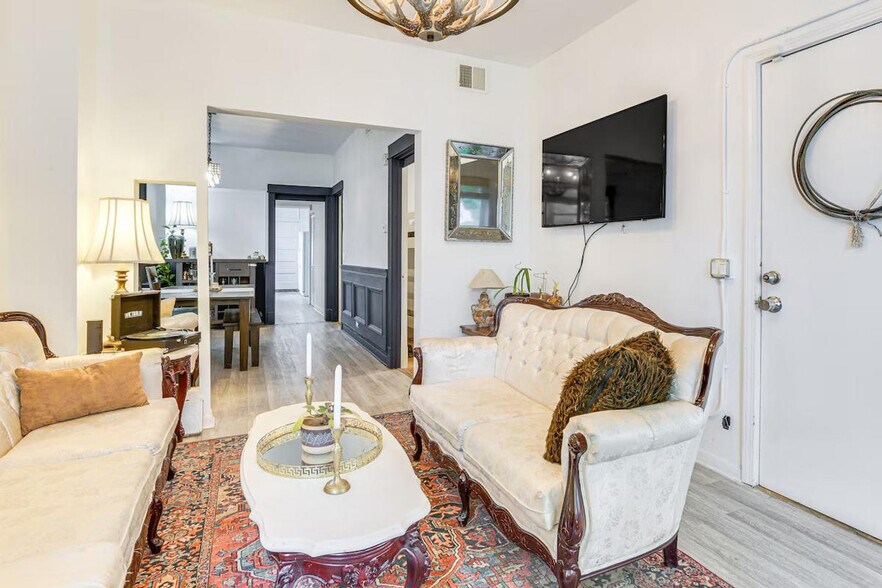 Building Photo - 3254 W Wabansia Ave