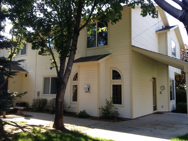 Building Photo - 378 S Winthrop Way