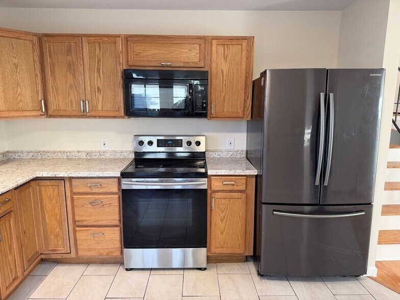 Building Photo - 2406 Bowen St