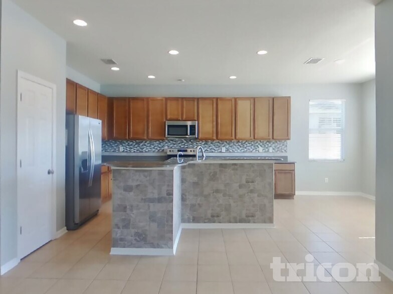 Building Photo - 4422 Fieldview Cir