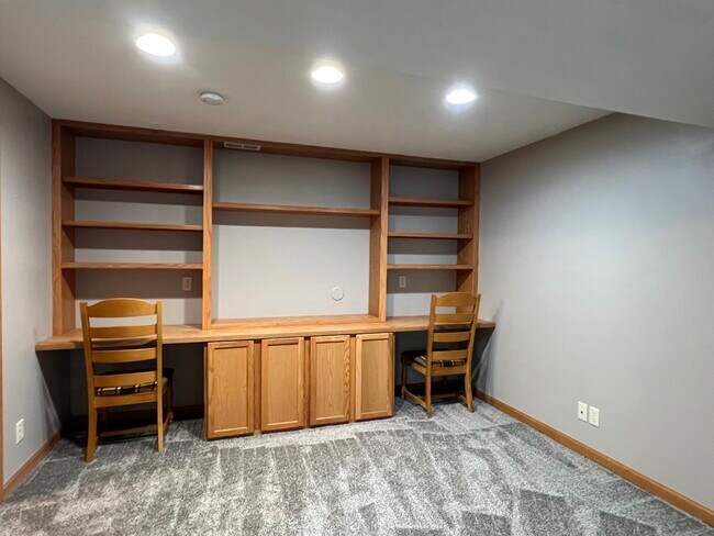 Building Photo - 480 SE Waco Pl