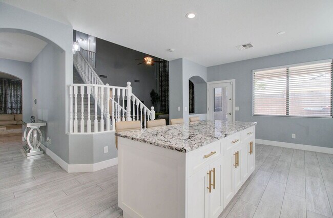 Building Photo - 8317 S 45th Ln
