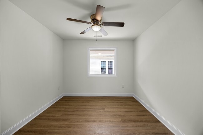 Building Photo - 248 Linden St