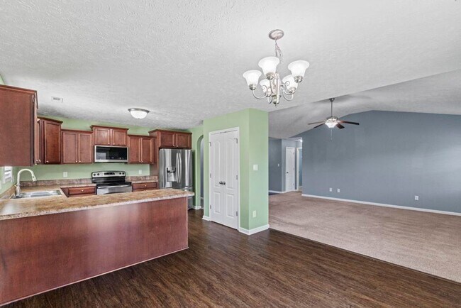 Building Photo - Beautiful home in great neighborhood!