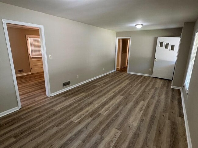 Building Photo - 5594 Laurel Ln NW