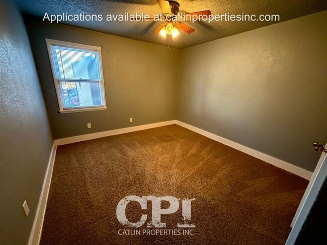 Building Photo - 704 Academy St