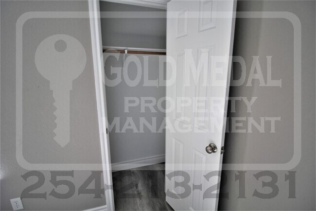 Building Photo - 2513 Jake Dr