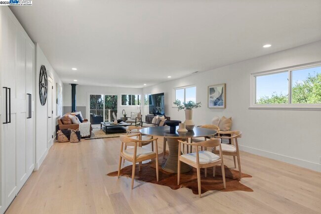 Building Photo - 10336 Greenview Dr
