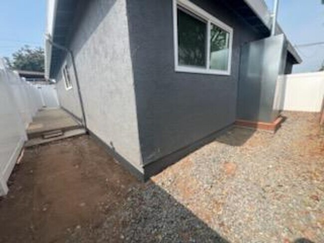 Building Photo - Imperial Beach - Newly Renovated Bungalow