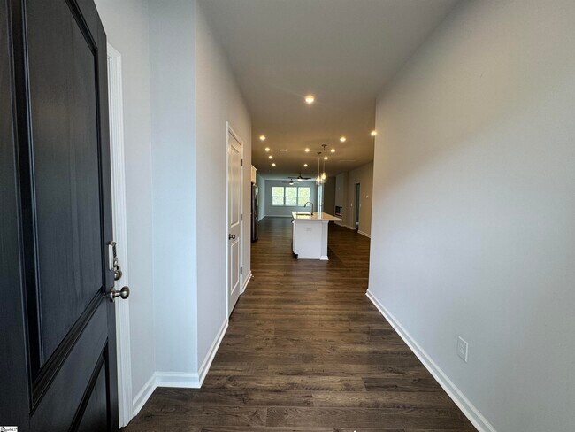 Building Photo - 325 Gooding Trl