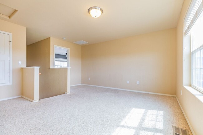 Building Photo - Beautiful Two Story House