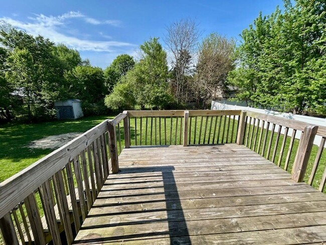 Building Photo - Welcome Home to This Beautifully Maintained Tri-Level Gem!