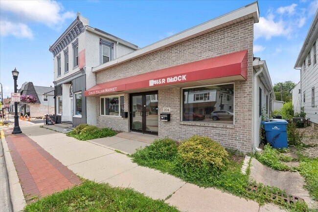 Primary Photo - 204 West Main St