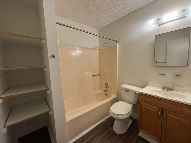 Building Photo - 2204 Delta Pl