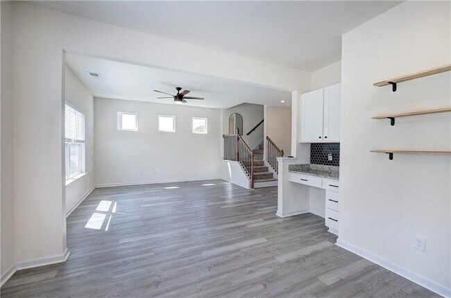 Building Photo - 10 Eagle Dr