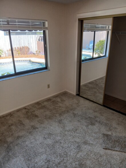 Building Photo - 406 Red Coat Ln