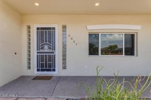 Building Photo - 6821 E Palm Ln