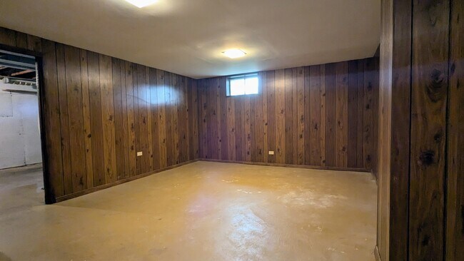 Building Photo - 917 S Summit St