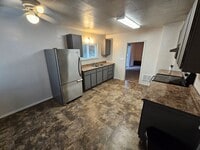 Building Photo - 2 bedroom with fully fenced yard in bremer...