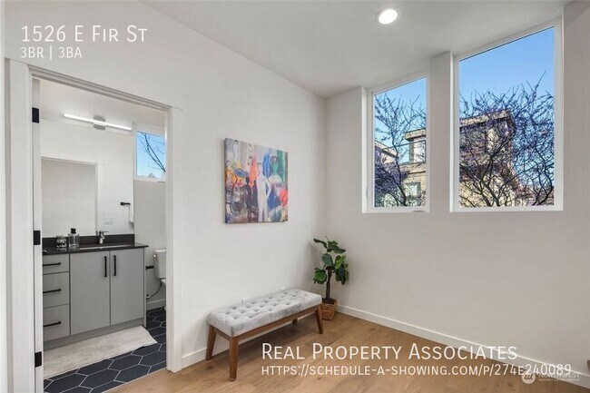 Building Photo - 1526 E Fir St