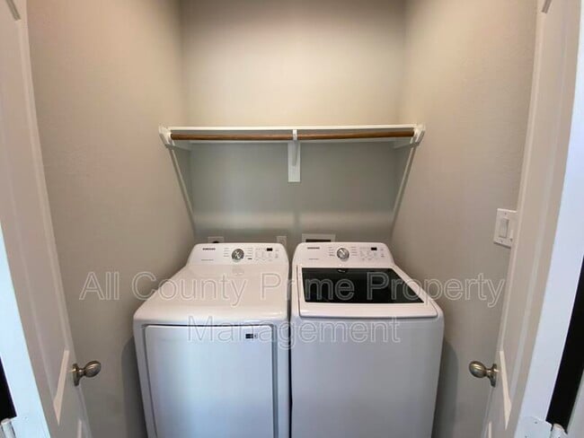 Building Photo - 15860 Pecan Dr