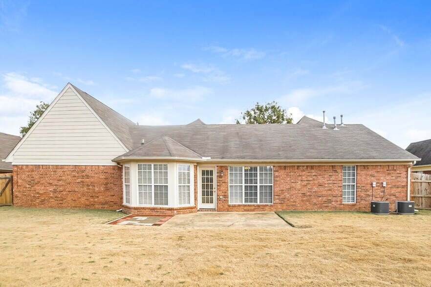 Building Photo - 6541 Sandbourne E